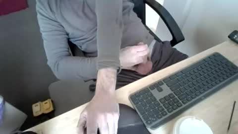 melbguy_075 online show from 10.28.25