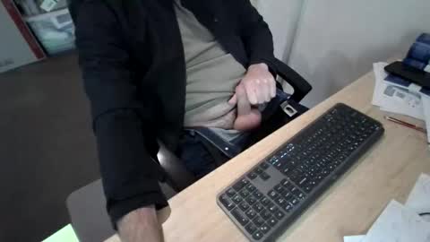 Snapshot of melbguy_075 chatting on 05.27.26 melbguy_075 online show from 05.27.26