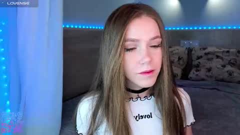 Melee Eva - Thumbs Up please  online show from 02.08.26