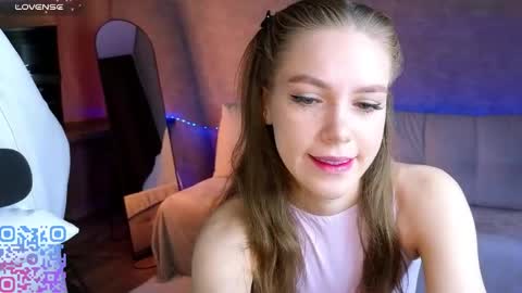 Melee Eva - Thumbs Up please  online show from 04.02.26