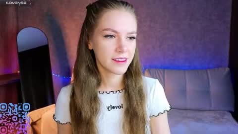 Melee Eva - Thumbs Up please  online show from 04.07.26