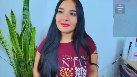    Independent model online show from 05.22.26