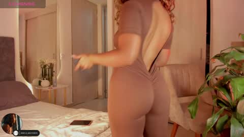 Snapshot of melina_ferrer1 chatting on 04.10.26 EI online show from 04.10.26