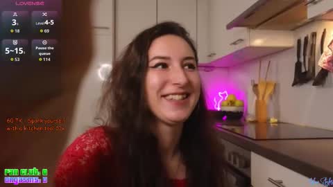 Snapshot of melinastyles chatting on 11.28.25 Melina Styles online show from 11.28.25