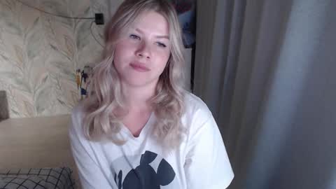 Melissa  Ray online show from 09.28.25