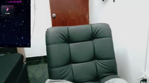 Snapshot of melissa_and_dany chatting on 10.23.25 Melissas Corner online show from 10.23.25