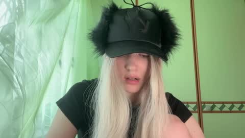 cutebutnyet online show from 04.18.26