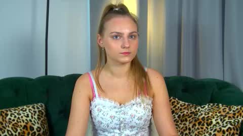 Snapshot of melissamelrey chatting on 11.17.25 MelissaBerry online show from 11.17.25