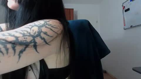 Snapshot of melissanextdoor chatting on 09.24.25 Ariana online show from 09.24.25