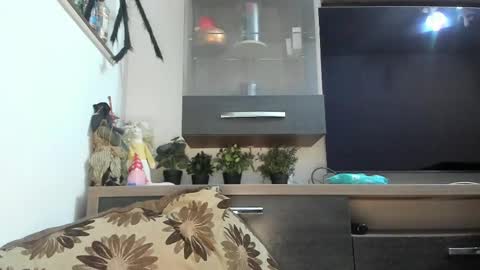 MellyMell  online show from 02.25.25