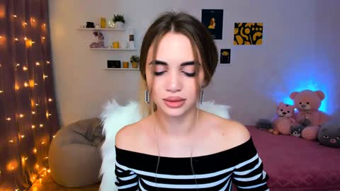 Snapshot of mellifluoustess chatting on 12.16.24 Tessa online show from 12.16.24