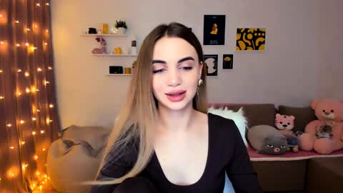 Snapshot of mellifluoustess chatting on 12.18.24 Tessa online show from 12.18.24