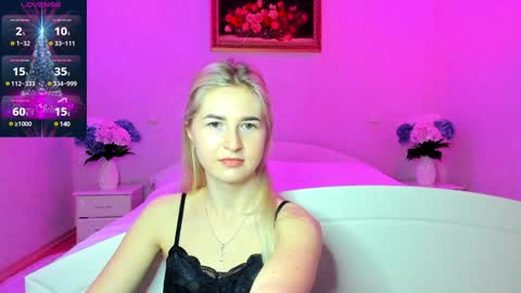 Snapshot of mellina_tey chatting on 12.11.24 Mellina online show from 12.11.24