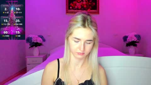 Snapshot of mellina_tey chatting on 12.11.24 Mellina online show from 12.11.24
