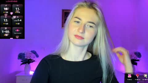 Snapshot of mellina_tey chatting on 12.12.24 Mellina online show from 12.12.24