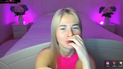Snapshot of mellina_tey chatting on 12.21.24 Mellina online show from 12.21.24