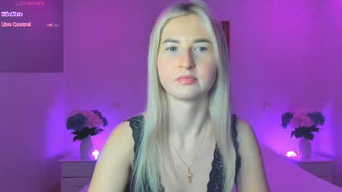 Snapshot of mellina_tey chatting on 01.06.25 Mellina online show from 01.06.25