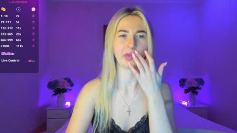 Snapshot of mellina_tey chatting on 01.28.25 Mellina online show from 01.28.25