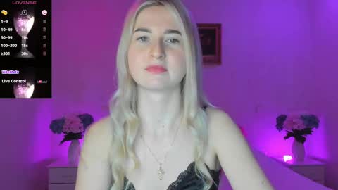 Snapshot of mellina_tey chatting on 02.12.25 Mellina online show from 02.12.25