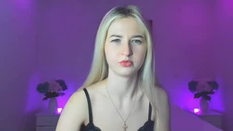 Snapshot of mellina_tey chatting on 02.18.25 Mellina online show from 02.18.25