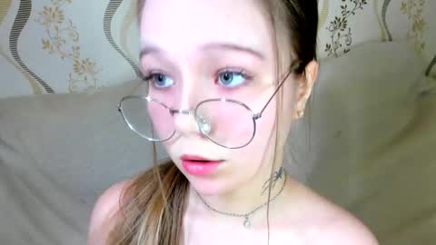 MelMooon online show from 01.09.26