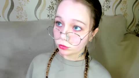 MelMooon online show from 01.18.26