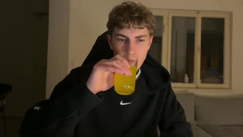 Snapshot of melodicass chatting on 11.30.25 Melodicass online show from 11.30.25