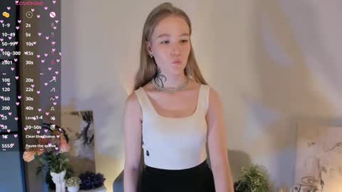 Snapshot of melodievejar chatting on 12.19.25 melodievejar online show from 12.19.25