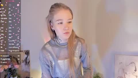 Snapshot of melodievejar chatting on 12.20.25 melodievejar online show from 12.20.25