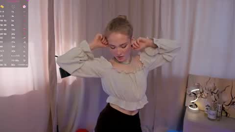 Snapshot of melodievejar chatting on 06.25.26 melodievejar online show from 06.25.26