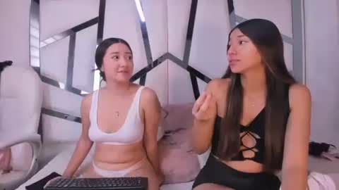 Snapshot of melodiwilliams chatting on 11.24.25 Melodi online show from 11.24.25