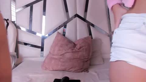 Snapshot of melodiwilliams chatting on 12.01.25 Melodi online show from 12.01.25