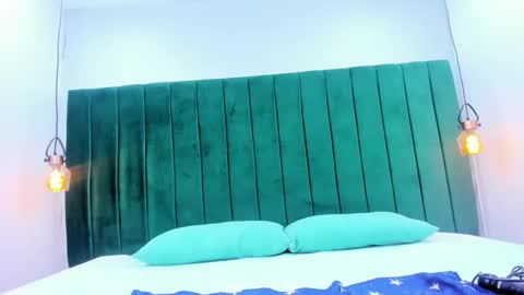 Snapshot of melody_kener chatting on 12.22.25 melody_kener online show from 12.22.25