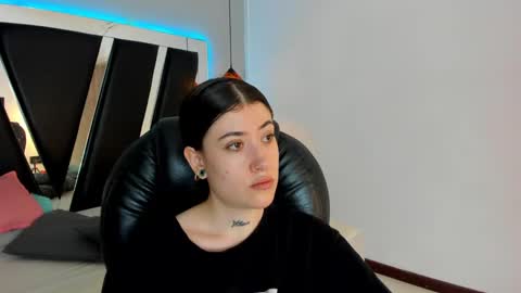 Snapshot of melody_suarez chatting on 12.01.24 MELODY online show from 12.01.24