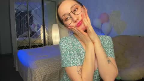 Snapshot of melodyoflovee chatting on 02.15.25 Kaylie online show from 02.15.25