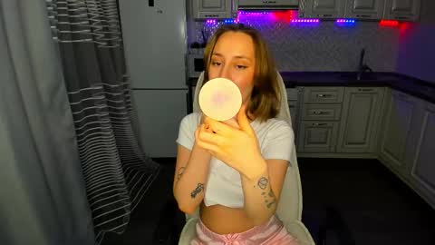 Snapshot of melodyoflovee chatting on 03.12.25 Kaylie online show from 03.12.25