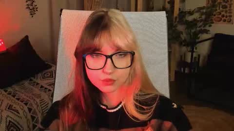 Mia online show from 10.31.25