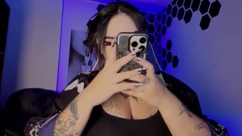 Snapshot of meow_boo chatting on 02.27.26 Aruz online show from 02.27.26