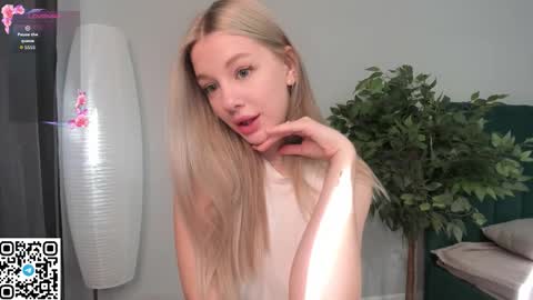 Snapshot of meowmonica chatting on 09.18.25 Monica online show from 09.18.25