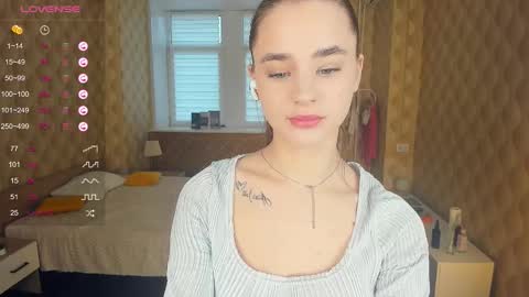 Snapshot of meoww_meows chatting on 11.09.25 Julie online show from 11.09.25