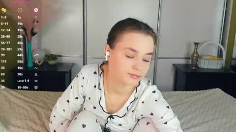 Snapshot of meoww_meows chatting on 04.11.26 Julie online show from 04.11.26