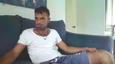 Snapshot of mercedes190d chatting on 10.07.25 Mercedes190d online show from 10.07.25