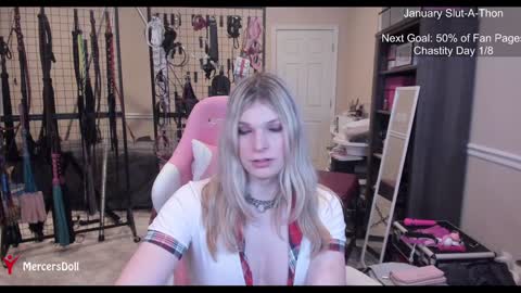 Snapshot of mercersdoll chatting on 01.05.25 Dolly Mercers Doll online show from 01.05.25