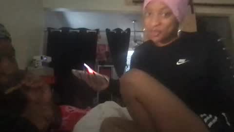 Snapshot of merchh_ chatting on 11.11.25 InHer77 online show from 11.11.25