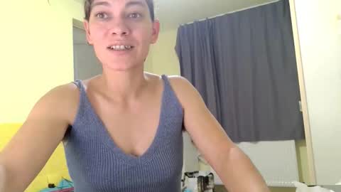 Snapshot of merciylove chatting on 11.12.25 Miss Helena online show from 11.12.25