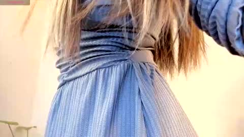 laura 3 i am independent model online show from 11.27.25