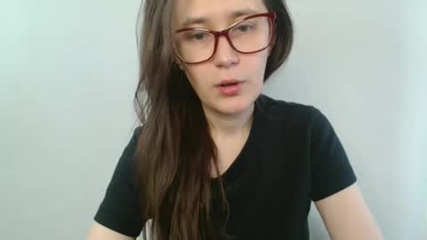 Snapshot of mesmerizing_hypn0_goddess chatting on 10.14.25 Jessica online show from 10.14.25