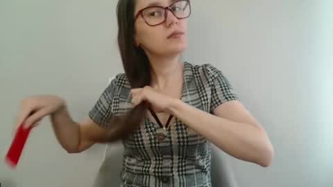 Snapshot of mesmerizing_hypn0_goddess chatting on 10.15.25 Jessica online show from 10.15.25