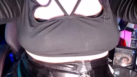 Snapshot of metalpocahotass chatting on 01.31.25 MetalPocahotass online show from 01.31.25