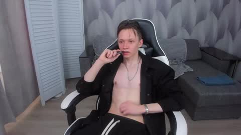 MEVERIK OUSHEN online show from 04.15.26